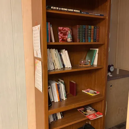 Jacobins Проживание в семье Кан